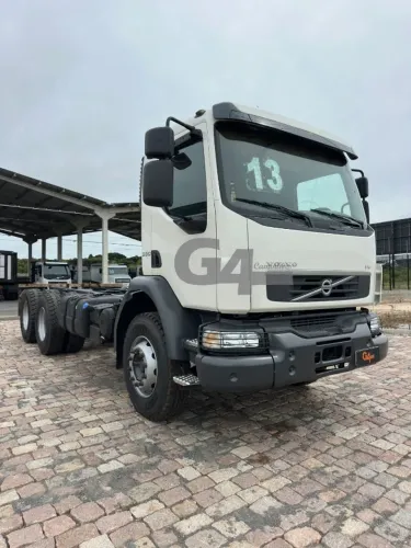 Volvo VM 330 6x4 2013/2013