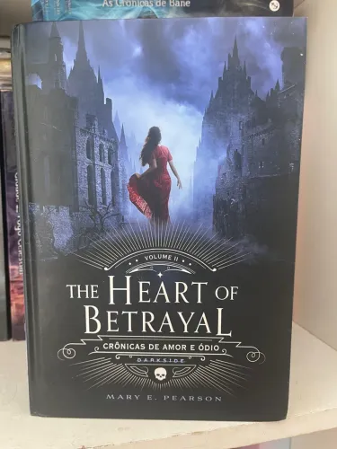 Livro The Heart of Betrayal - Capa Dura Mary E. Pearson