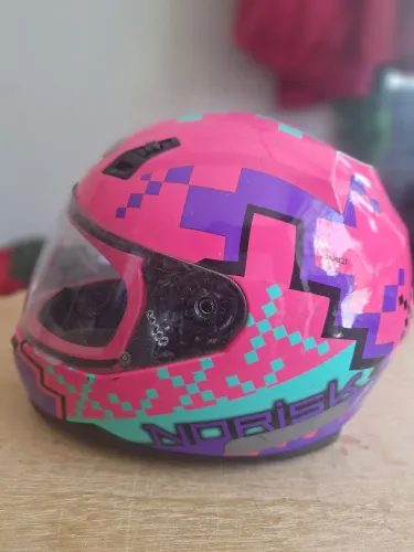 Capacete bem conservado. Não fazemos entregas.