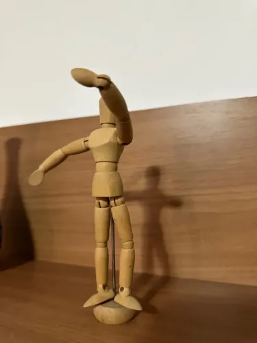 Boneco madeira articulado