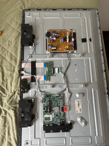 TV LG 43LK5750PSA (TELA TRINCADA)
