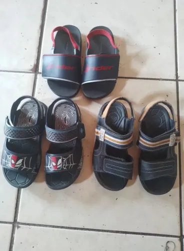 Lote de sandalias numeração 25