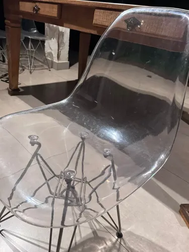 Cadeiras de acrílico