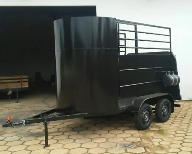Reboque trailer Carreta para transporte de animais cavalo