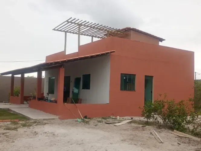 Vende-se uma casa no Loteamento Bahia Costa Sul (Basevi), com terreno medindo 600:00 mt