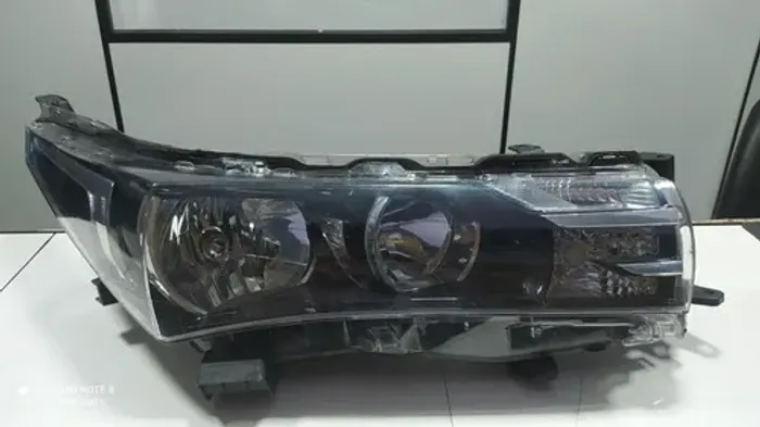 Farol Direito Toyota Corolla 2015 2016 2017 Sem Led 