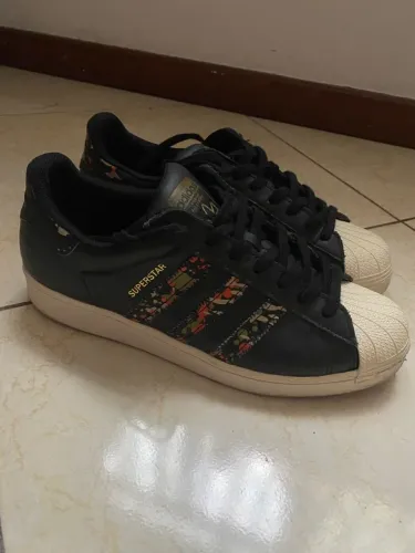 Tênis adidas Superstar