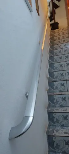 Corrimão de escada moderno e elegante / Fabricamos sob medida / R$100,00 o metro
