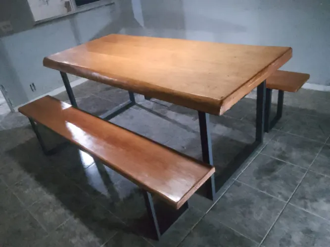 Mesa de Jantar Rústica com Bancos