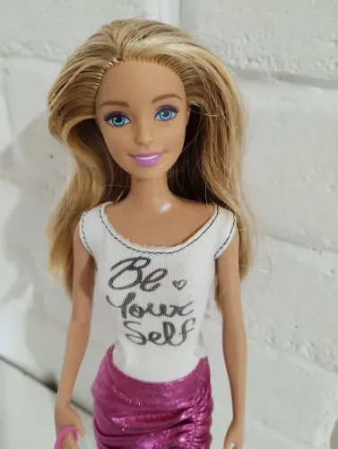 Barbie Fashionista pioneira 
