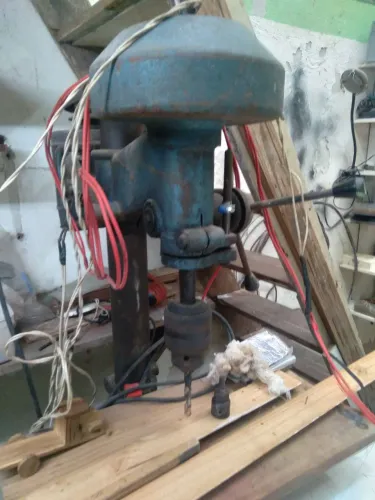 Furadeira de bancada 