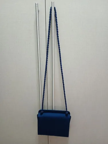 Bolsa azul de ombro