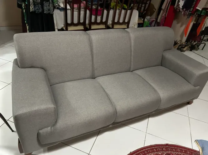 VENDO SOFÁ SEMI NOVO , POUCO TEMPO DE USO