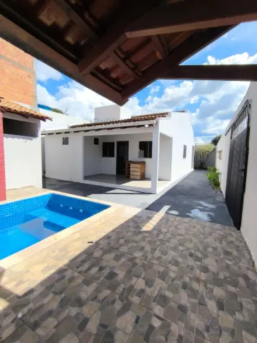 CASA À VENDA COM PISCINA - POPULAR II  