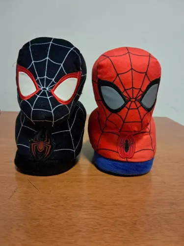 Pantufa Infantil Homem-Aranha e Miles Morales Disney Store Los Angeles - tam27/28 - nova