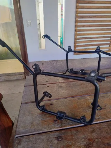 Suporte baús laterais Givi