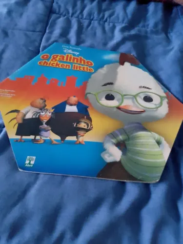 Livro o Galinho Chicken Little.
