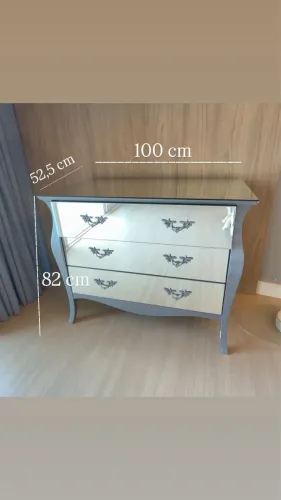 Cômoda espelhada Líder forrada com veludo cinza 