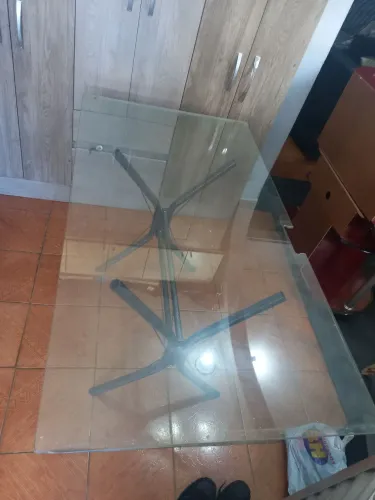 Vendo mesa de ferro com vidro temperado 1,39x0,75