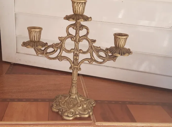 Vendo castiçal de bronze, 3 velas