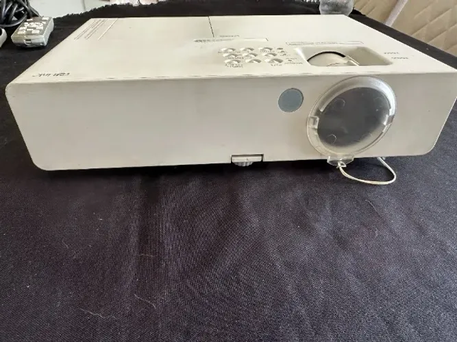 Projetor Panasonic LCD - LB 83U