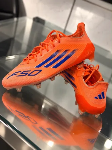 Chuteira adidas pontuação 40 