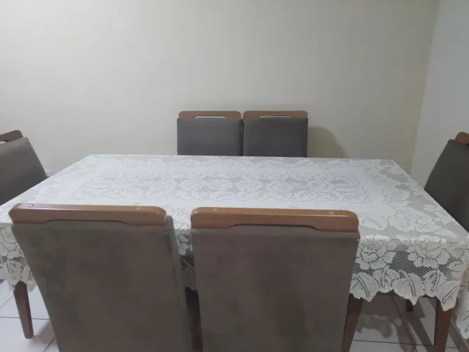 Mesa com 6 cadeiras tampu de vidro