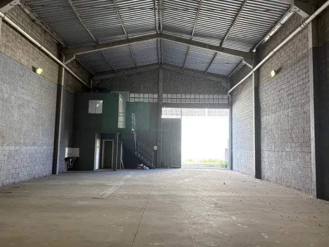 Galpão com 300m² em Alterosas.