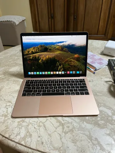MacBook Air 13" Retina Rose Gold (i5 / 8GB / 256GB SSD) - Impecável