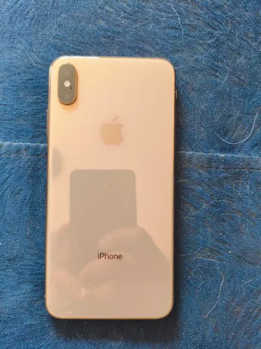 iPhone Xs. 256gb (Pouquíssimas marcas de uso, com película e um pequeno detalhe na tela)