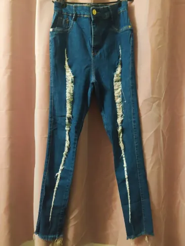 Calça jeans feminina brechó semi nova no estilo rasgada de cintura bem alta tamanho médio