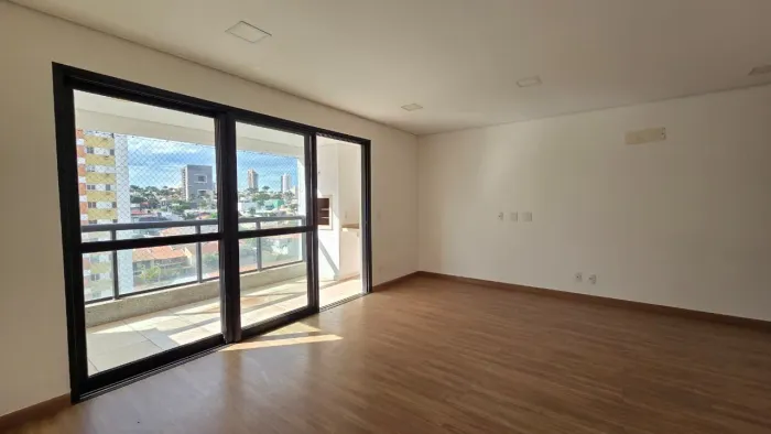 Apartamento com planejados andar alto no Gaudí