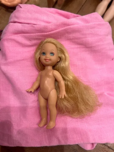 Kelly irmã da Barbie antiga