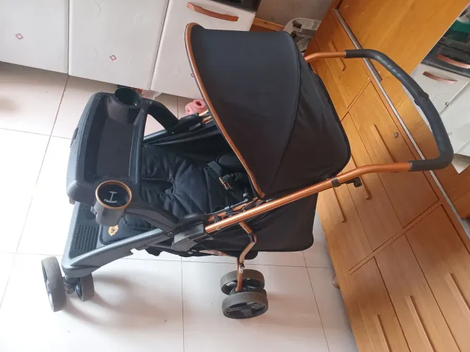 Carrinho de bb seme novo apenas 3 mês de uso 