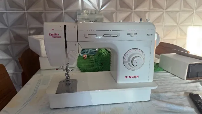 Máquina de Costura Singer