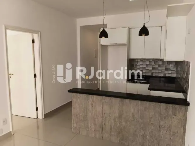 Apartamento Residencial para alugar com 52 m² em Copacabana RJ