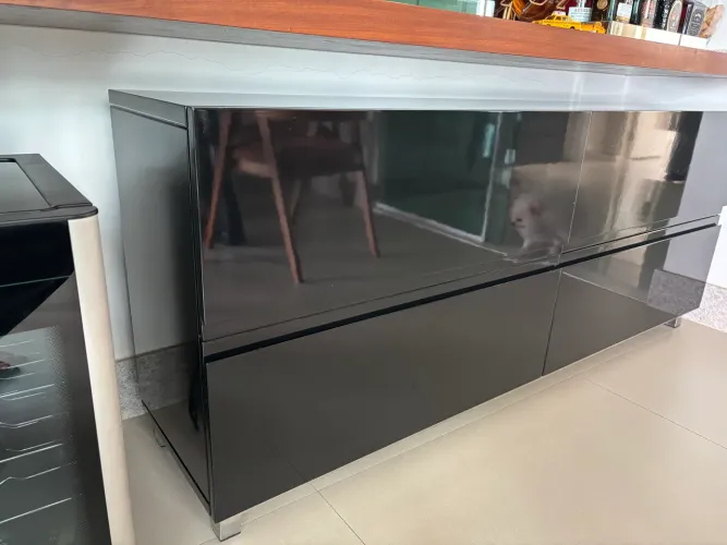 Buffet em Laca Preta com 4 Gavetões 