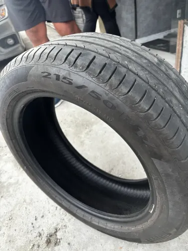 2 Pneus 215/50 R17 Pirelli (Excelente estado) 
