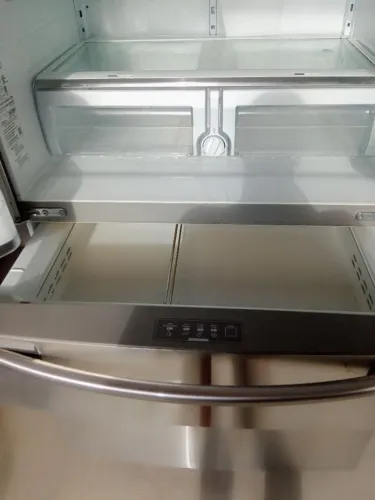 Geladeira Samsung duas portas,em excelente estado, para uma área espaçosa, medindo 90/80cm