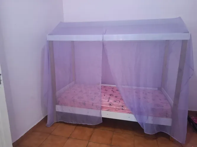 Cama Infantil de Solteiro Estilo Casinha/Dossel + Colchão Pouco Uso