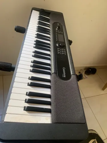Vende-se teclado CássioTcs 400 sem novo sem marca de uso