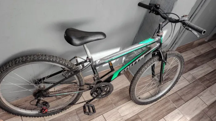 ? Bicicleta South aro 26, com marchas, resistente e pronta para uso. Aproveite!