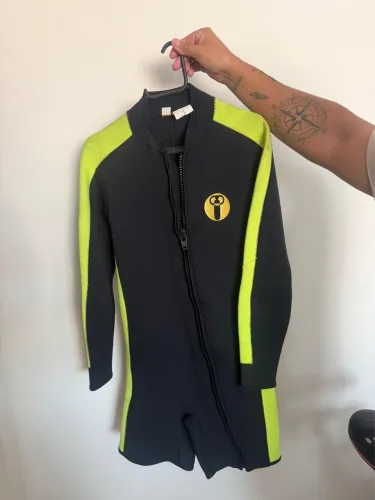Roupa de Mergulho Neoprene Shorty Véceka Tamanho P - Manga Longa