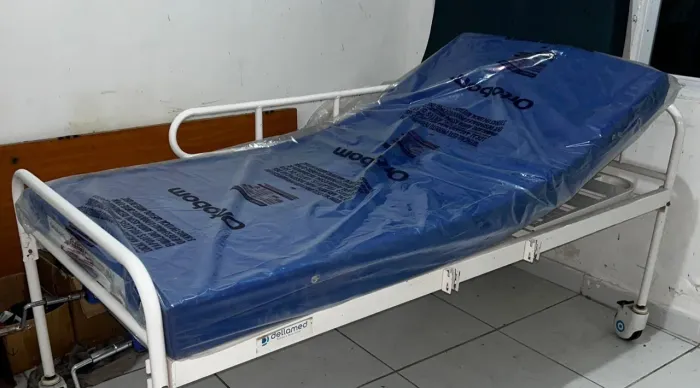 Cama Hospitalar com colchão.
