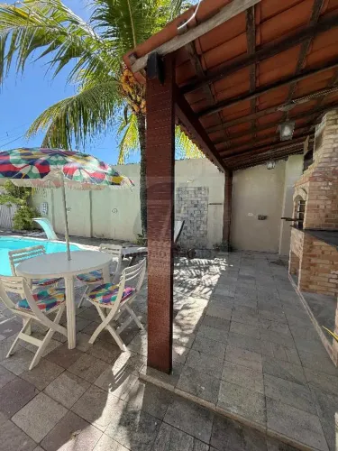 Casa com Piscina próxima ao Iate Clube