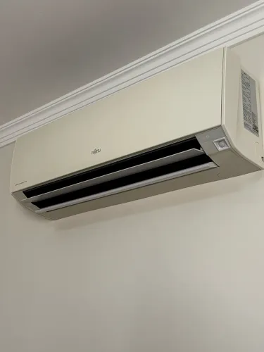 Ar-Condicionado Split Fujitsu Inverter 12.000 BTUs Quente/Frio