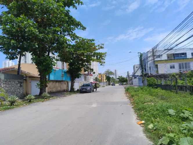 Terreno com 1800 metros quadrados, com projeto em aprovação junto a prefeitura.