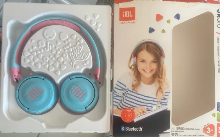 Vendo fone de ouvido da JBL semi novo sei marcas de uso , fone para criança