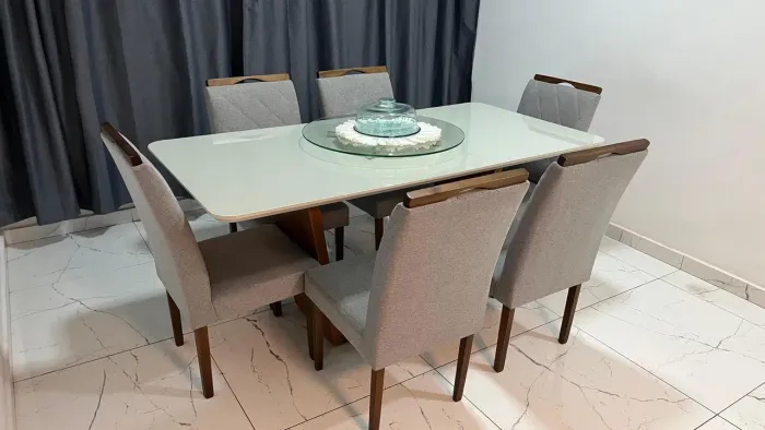 Vendo mesa 6 cadeiras