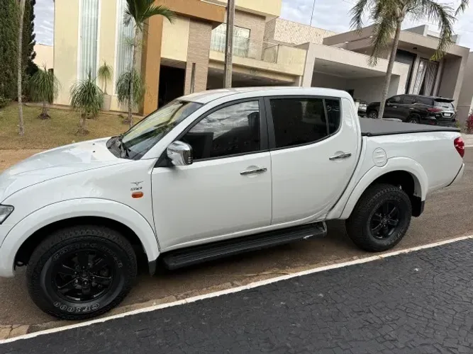 Mitsubishi L200 Triton HPE 3.5 CD V6 24V Flex Aut. 2012